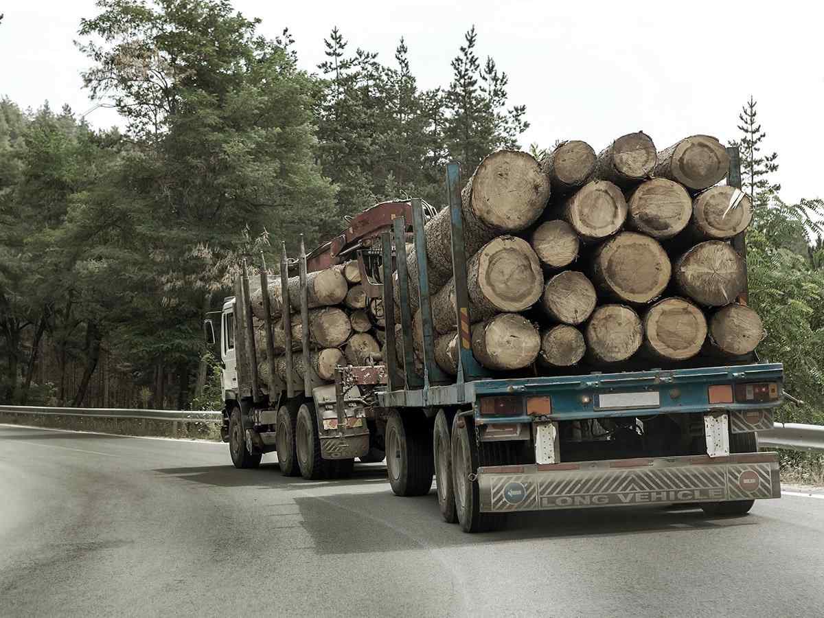 https://aktallogistics.com/wp-content/uploads/2017/08/inner_big_trucks_01.jpg