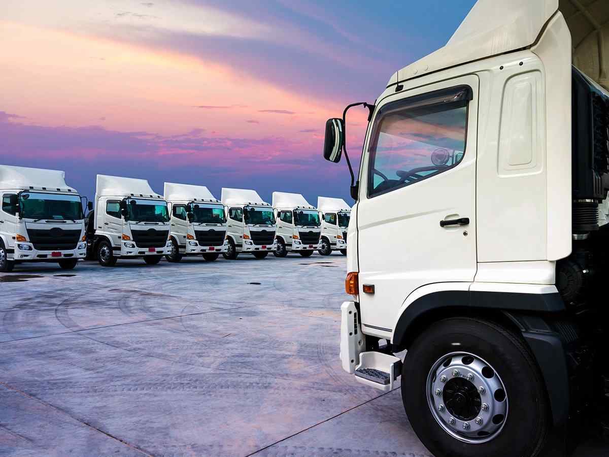 https://aktallogistics.com/wp-content/uploads/2017/08/inner_big_trucks_02.jpg