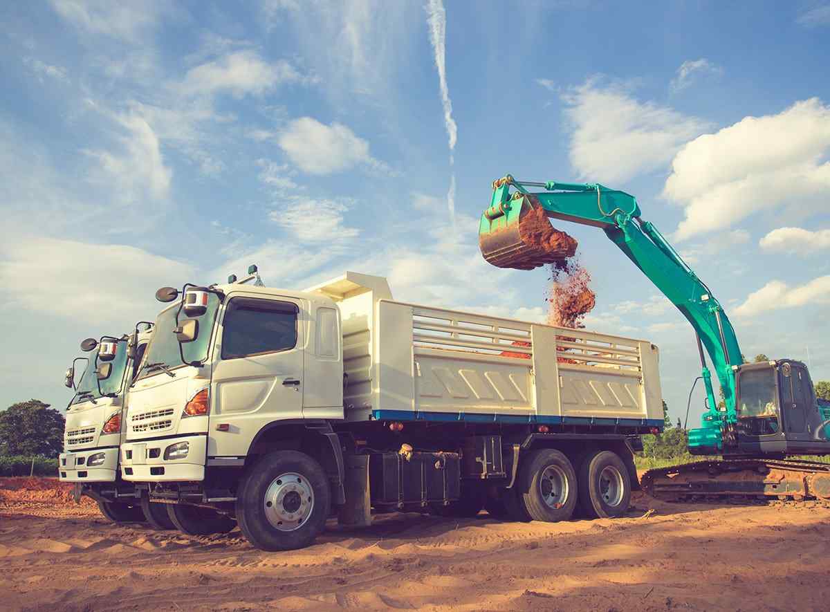 https://aktallogistics.com/wp-content/uploads/2017/08/inner_big_trucks_03.jpg
