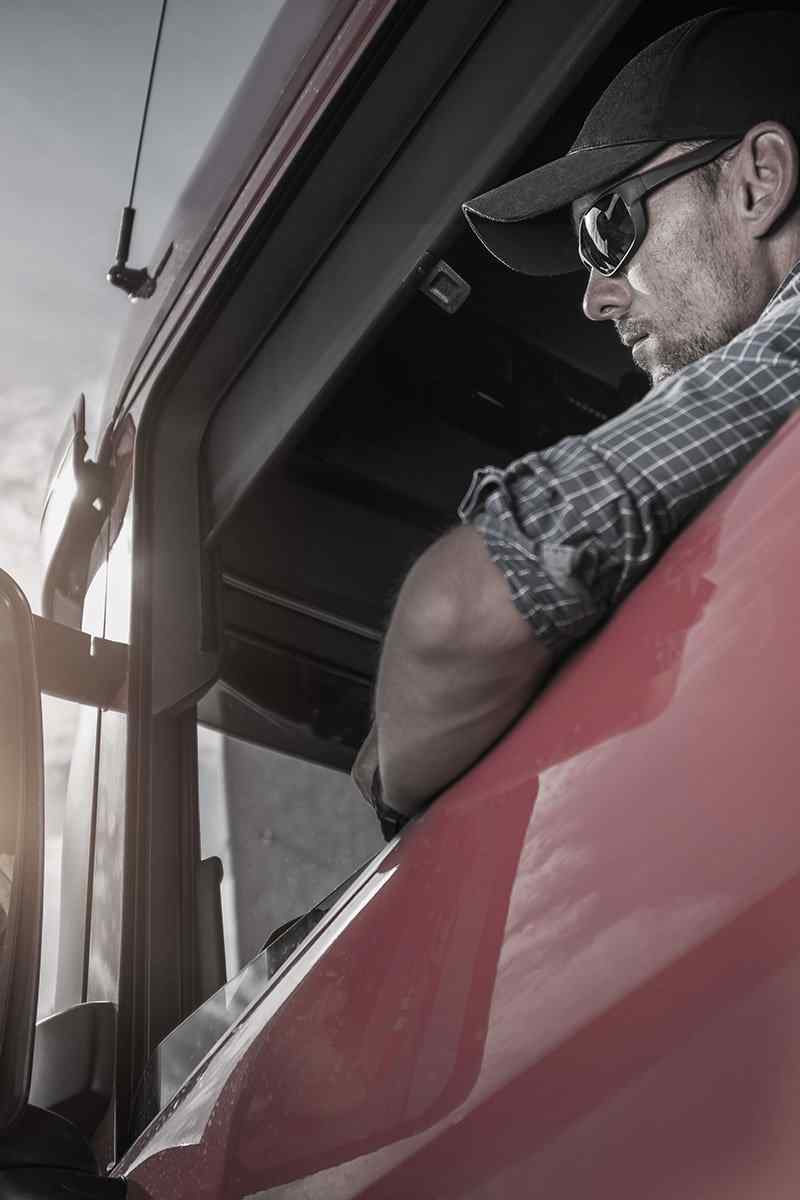 https://aktallogistics.com/wp-content/uploads/2017/08/inner_big_trucks_05.jpg