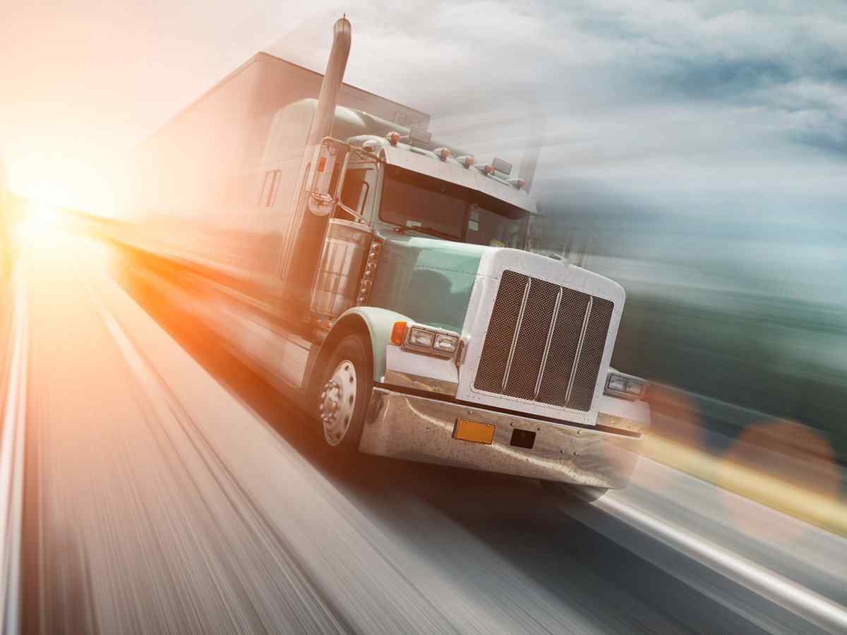 https://aktallogistics.com/wp-content/uploads/2017/08/inner_big_trucks_08.jpg